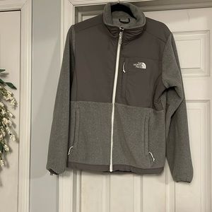 Women’s Gray fleece North Face (NEW without tags)